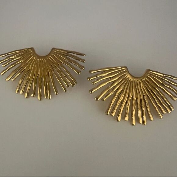 Gold Statement Earrings A948 - Picture 1 of 3